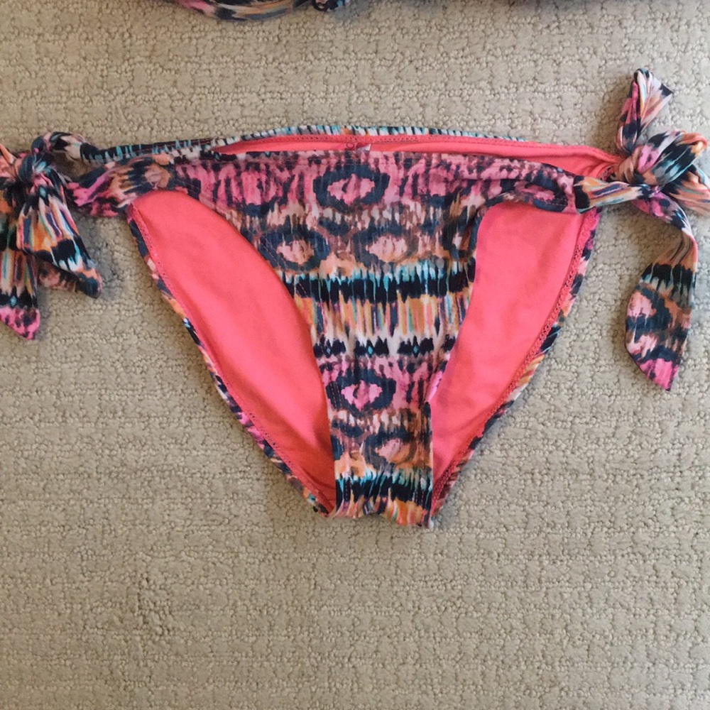 Bikini Set - Picture 4 of 12